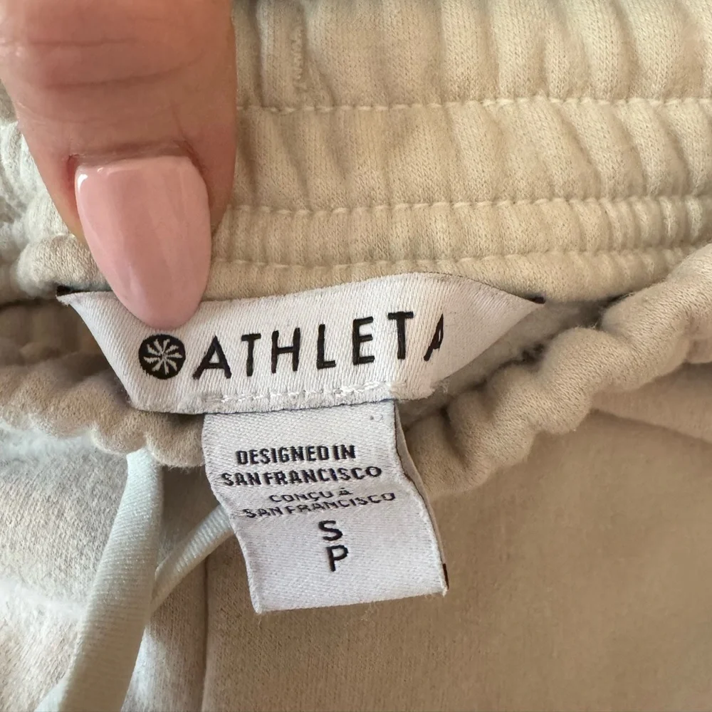 Athleta Women's Cream Cargo Pants - Picture 4 of 5